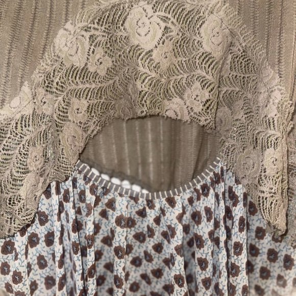 Open Back Gimmicks Tank Top - Picture 2 of 5